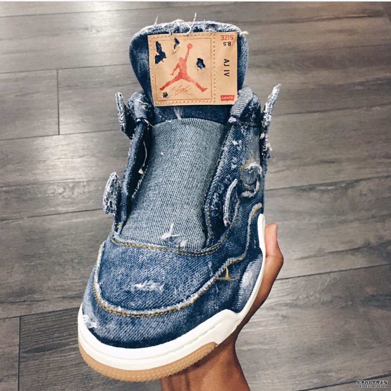 AJ4李维斯联名可以养吗 AJ4 X Levi’s怎么养牛(图3)